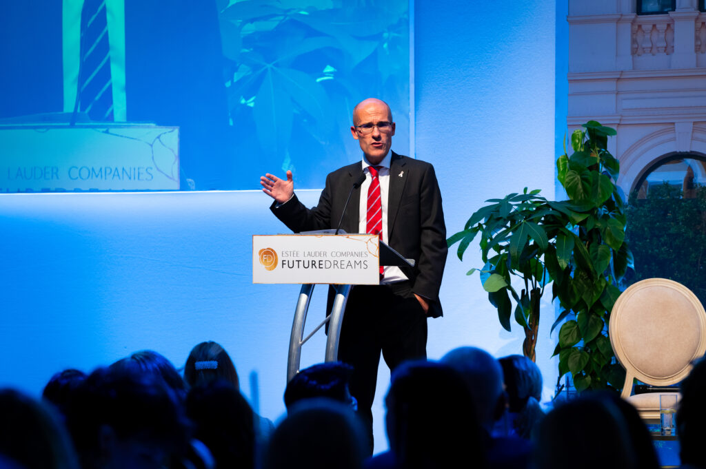 Professor Charlie Swanton speaking at the future dreams lunch